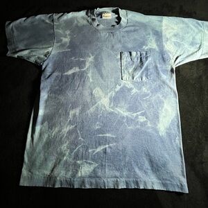 Vintage Trend Basics Blue Pocket Short Sleeve Tee with Cloudy Tie-Dye